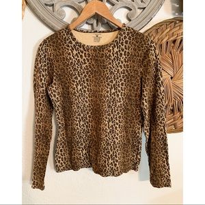Jones New York stretchy Cheetah shirt sz M